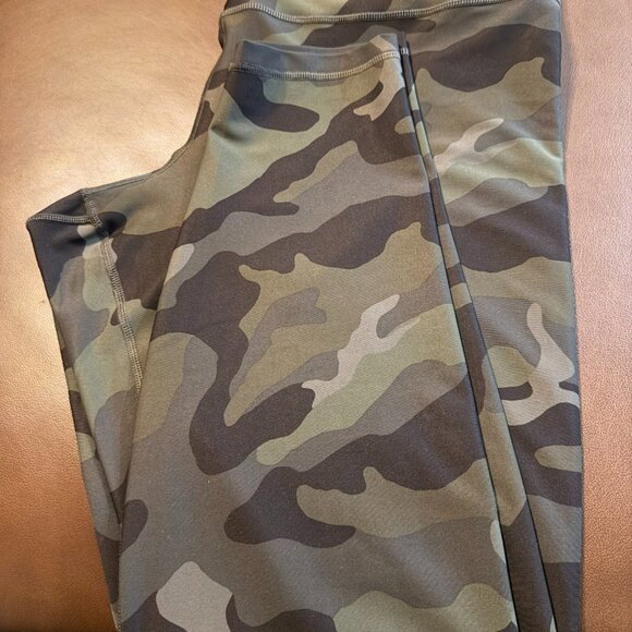 Old Navy Active Powersoft High-Waisted Leggings – Camo Print (Size 2X Plus) - Picture 6 of 7